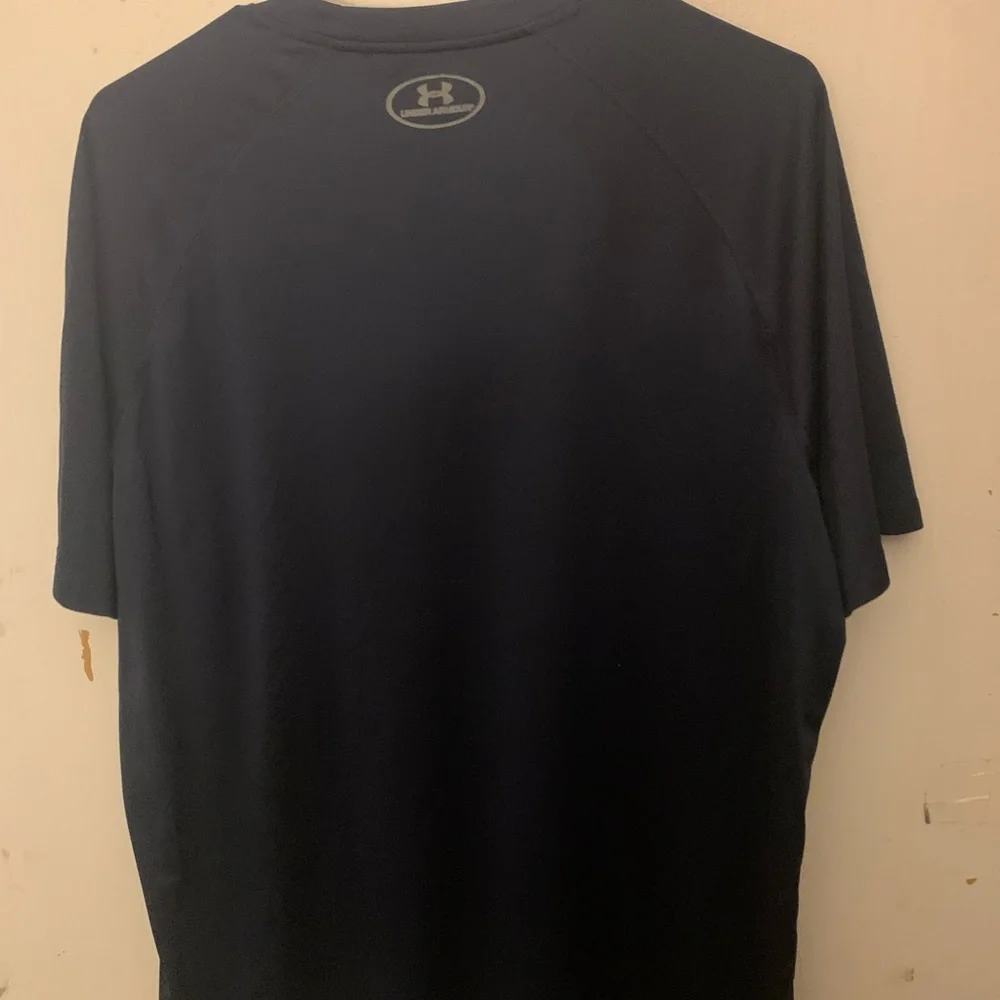 Under Armour men’s blue athletic tee - Picture 3 of 3